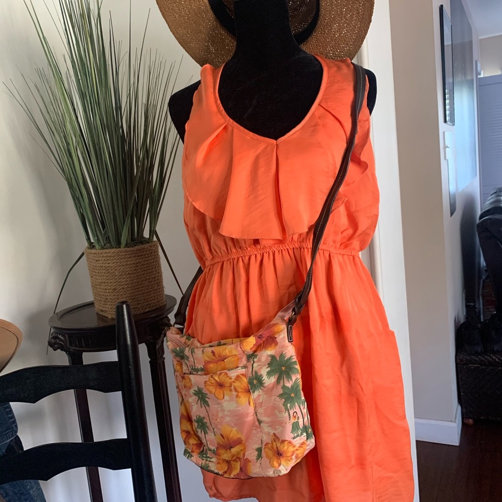 🌸🌸🌸 NWT- Tropical Relic Purse- Never Used